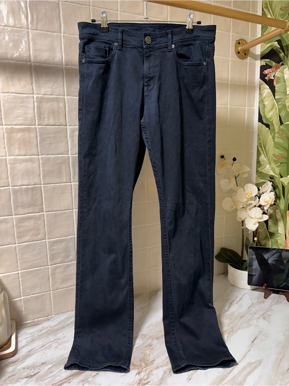 DL1961 Vince Casual Straight Leg Jeans- size 30.